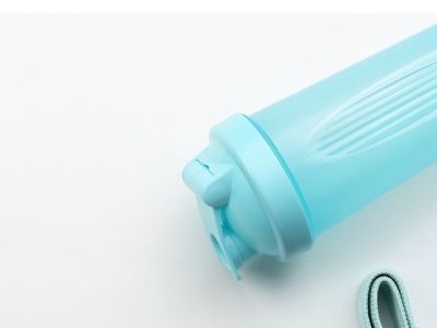 Многоразовые бутылки из пластика оказались экологичнее стеклянных и металлических