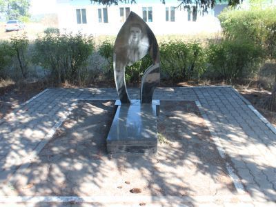 Памятный знак в честь Героя Советского Союза Н.П. Евсюкова