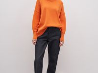 Трикотажный женский джемпер с вискозой