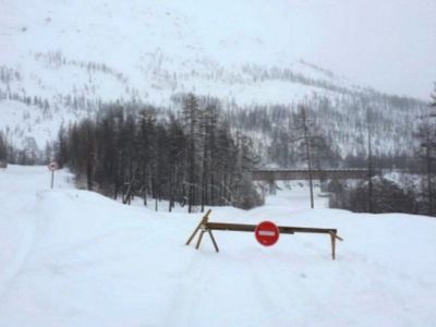 Одну ледовую переправу закрыли в Томпонском районе Якутии
