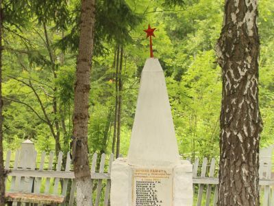 Братская могила жителей с. Яковлево, расстрелянных колчаковским карательным отрядом в июне 1919 г. за оказание помощи партизанам