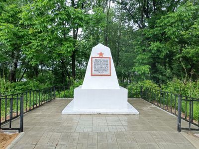 Братская могила партизан