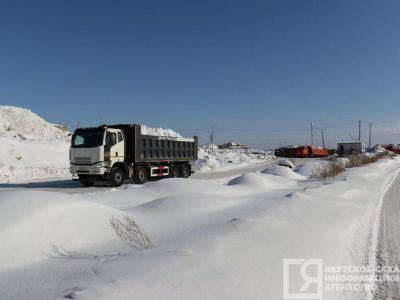 На полигон в Якутске за месяц привезли более 52,5 тысячи кубометров снега