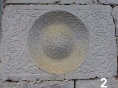 Резные камни с эпиграфическими и кораническими надписями и растительным орнаментом (5 ед.)