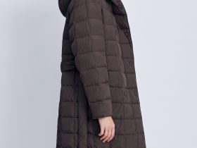 Пуховое стеганое пальто с поясом