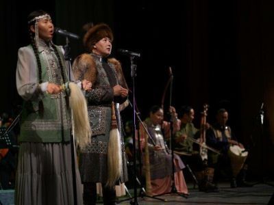 Театр Олонхо оказал материальную помощь Донбассу