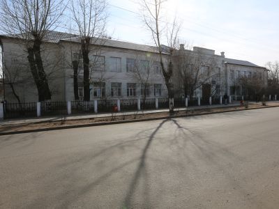 Здание восьмилетней школы № 4, где в годы Великой Отечественной войны (с октября 1941 г. по декабрь 1945 г.) размещался эвакогоспиталь № 939