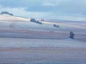 Арктическая снегоходная экспедиция «К Каменным Людям Сундуруна через кряж Суор Уйата». Сопутствующая рыбалка на трофейного арктического гольца