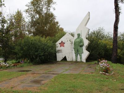 Братская могила четырех партизан–коммунистов, погибших при ликвидации бандгруппы в 1922 году