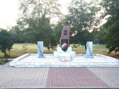 Братская могила советских воинов, погибших в период Сталинградской битвы