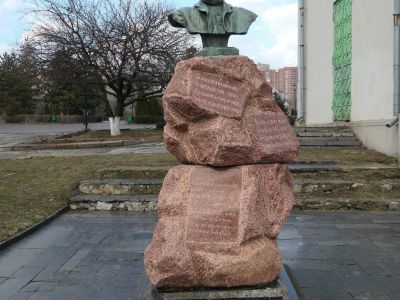 Могила Рафаэла Патканяна (1830-1892), поэта и писателя