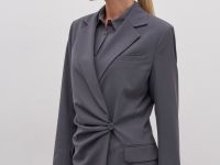 Жакет двубортный с v-образным вырезом