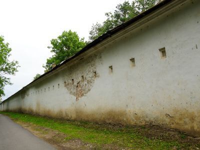 Западная стена монастырской ограды