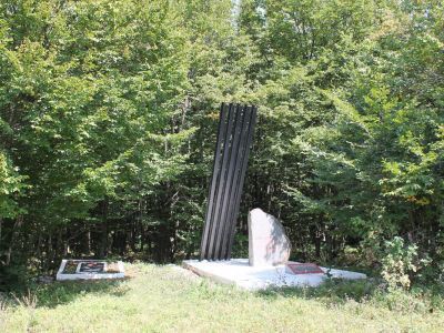 Памятный знак партизанам-артиллеристам «Партизанская катюша»