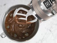 Electrolux Кухонный комбайн Electrolux EKM5570 / 1200 Вт / 10 скоростей / 4.8 л / песочного цвета