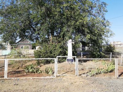 Братская могила советских воинов, погибших в период Сталинградской битвы