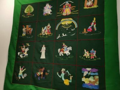 «На уровне профессионалов»: вышитые вручную изделия школьниц Нюрбинского района выставили в Якутске