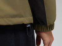 Ветровка с капюшоном