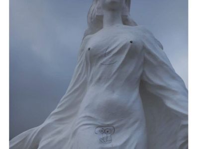 В Олекминске дети разрисовали памятник реке Лене