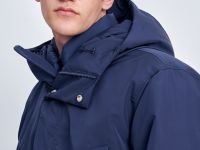 Пуховое пальто с капюшоном и отложным воротником