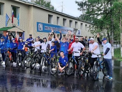 В Алдане провели велопробег в честь Дня железнодорожника