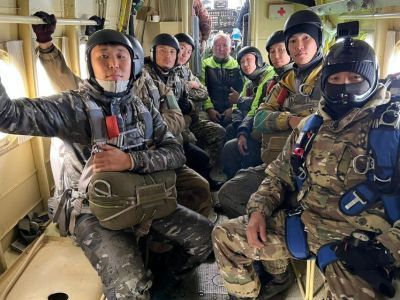 Девять новых парашютистов-пожарных прошли профессиональную подготовку в Якутии