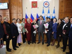 Глава Якутии вручил государственные награды