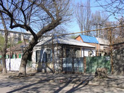 Памятное место, где в 1941 - 1943 годы жил и работал писатель В.А. Крамаренко