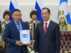 Глава Якутии вручил государственные награды