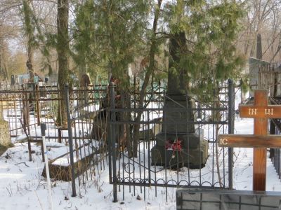 Могила и надгробие Д.И. Ивановского