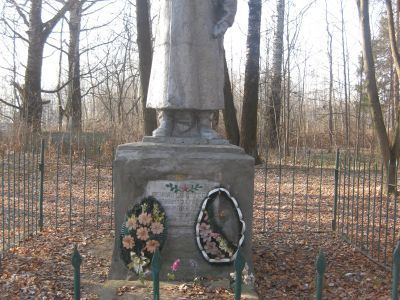Братская могила советских воинов, погибших в 1943 г. в боях с немецко-фашистскими захватчиками при освобождении деревни