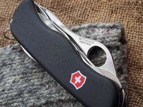 Нож перочинный Victorinox Trailmaster, сталь X50CrMoV15, рукоять нейлон, черный