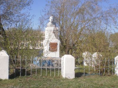 Могила Киры Баева - партизана