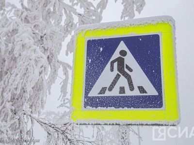 Безопасность пешеходов на дорогах повышают световозвращающие элементы на одежде