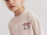 Бежевая водолазка в рубчик с аппликацией Hello Kitty для девочки Глория Джинс