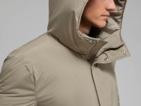 Пуховое полупальто с капюшоном и воротником-стойкой