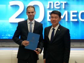 Сотрудников ГТРК «Саха» поздравили с 20-летием телерадиокомпании