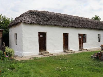 Сарай с навесом