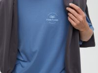 Оверсайз футболка со спущенным плечом