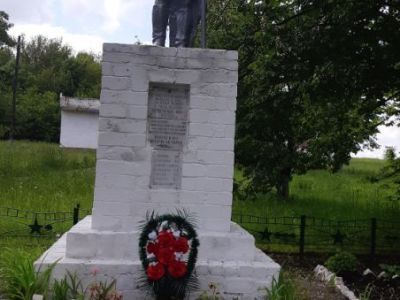 Братская могила воинов Советской Армии, погибших в период Великой Отечественной войны