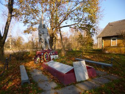 Братская могила воинов Советской Армии, погибших в 1944 г.