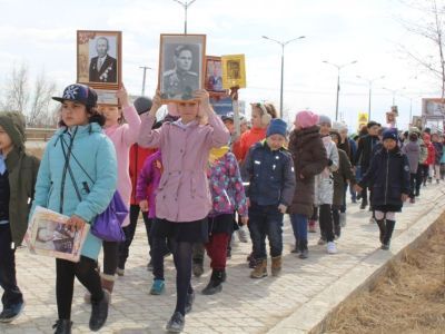 Сотрудники авиакомпании «Якутия» возложили цветы к мемориалу перегонщиков воздушной трассы «АЛСИБ»