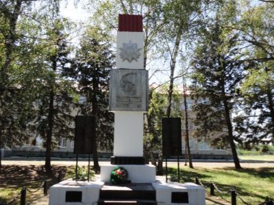 Братская могила советских воинов, погибших в боях с фашистскими захватчиками