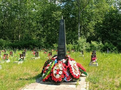 Братское кладбище советских воинов, погибших в 1941-44 гг.