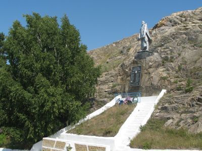 Памятник "Алеша" в память о рабочих завода, павших в годы Великой Отечественной войны (1941-1945 гг.)
