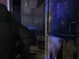 При пожаре на автобусной остановке в Якутске погиб мужчина