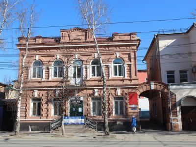 Дом с въездной аркой