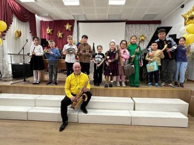 Равиль Закиев дал концерт для учащихся Детской школы искусств