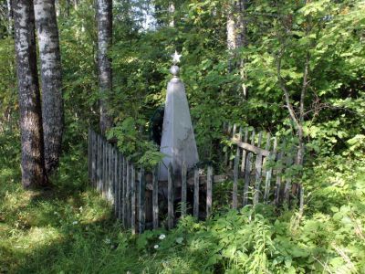 Братское захоронение советских воинов, погибших в 1941-44 гг.