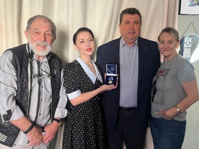 Глава СЖР Владимир Соловьёв вручил награды калининградским журналистам